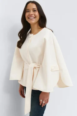 Outlet Gina Tricot 14+ belted cape Wit