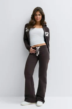 Sale Gina Tricot 14+ low flare sweatpants Bruin