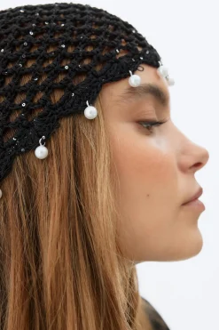 Online Gina Tricot Crochet beanie Zwart