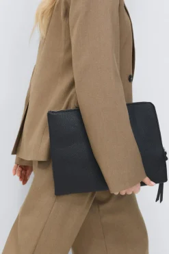Outlet Gina Tricot Grained pu laptop case Zwart