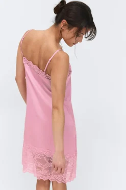 Online Gina Tricot Loungewear satin lace dress Roze