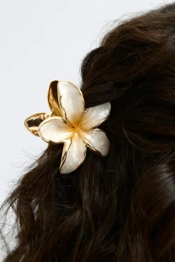 New Gina Tricot Metal flower hair clip Wit