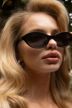 Clearance Gina Tricot Oval sunglasses Bruin