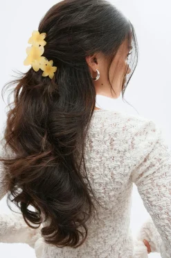 Gina Tricot 2-pack flower hair clips Geel