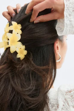 Gina Tricot 2-pack flower hair clips Geel
