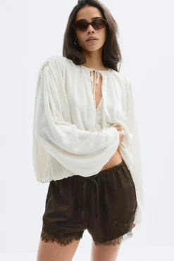 Clearance Gina Tricot Satin lace shorts Bruin