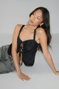 Outlet Gina Tricot Satin singlet Zwart