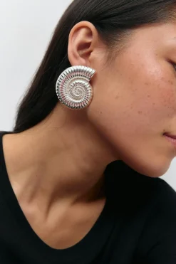 Outlet Gina Tricot Sea shell earrings Zilver