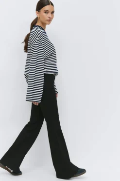Hot Gina Tricot Ultra low flare jeans Zwart